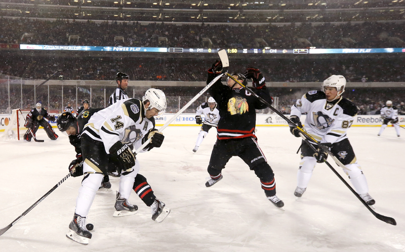 Illustration for article titled Penguins-Blackhawks Made For Lovely, Snow-Filled Photos
